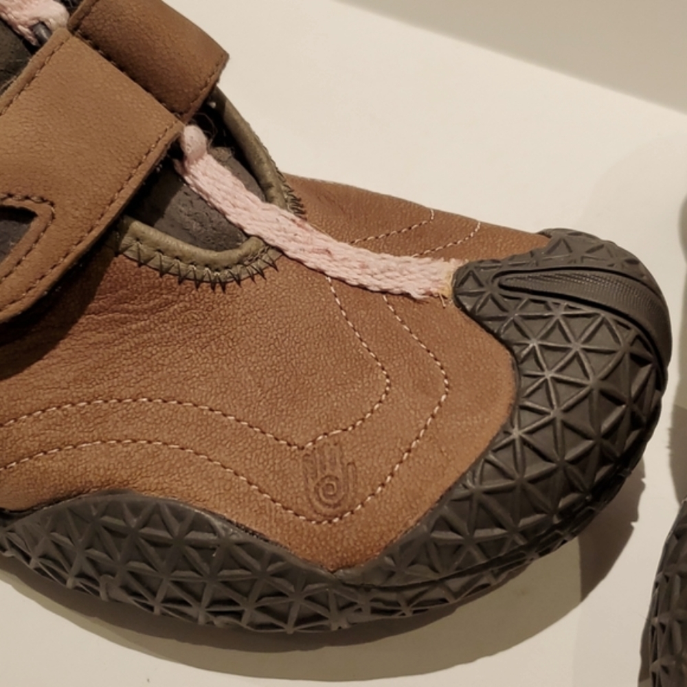 Rare Brown Leather Women's Casual Toe-Protection Shoe with Pink Lacing